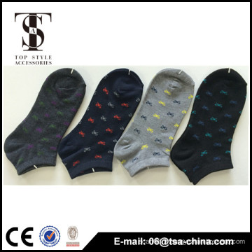 Chaussettes en coton femelle pour se réchauffer dans le tube de chaussettes jacquard